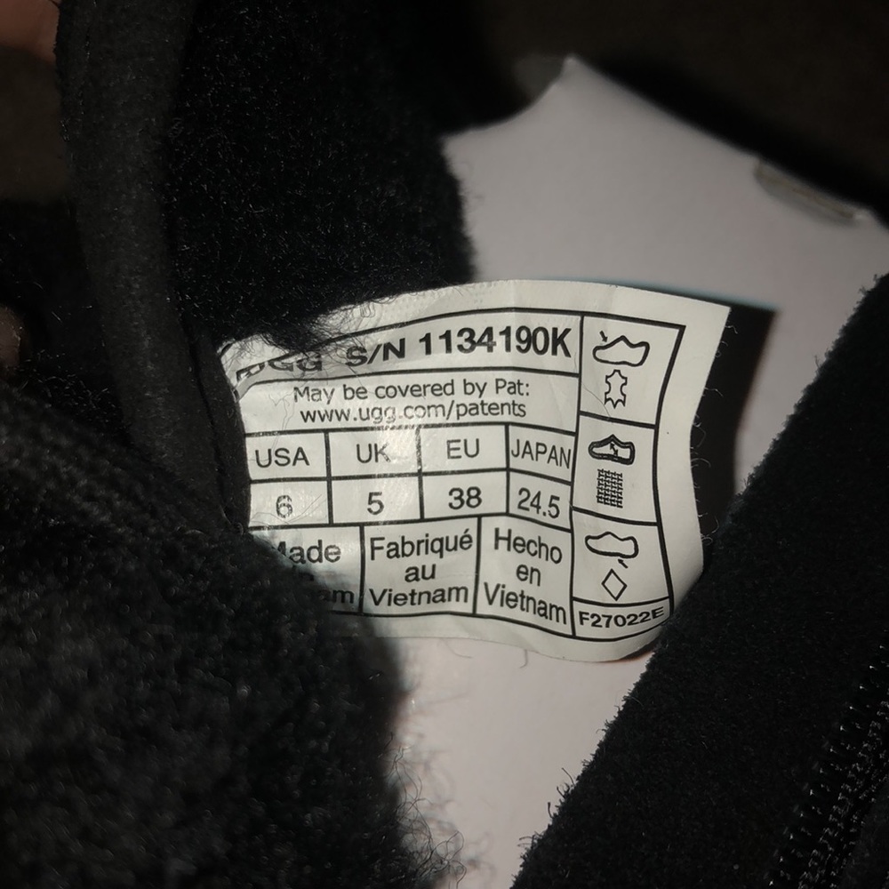 UGGS - Picture 8 of 8